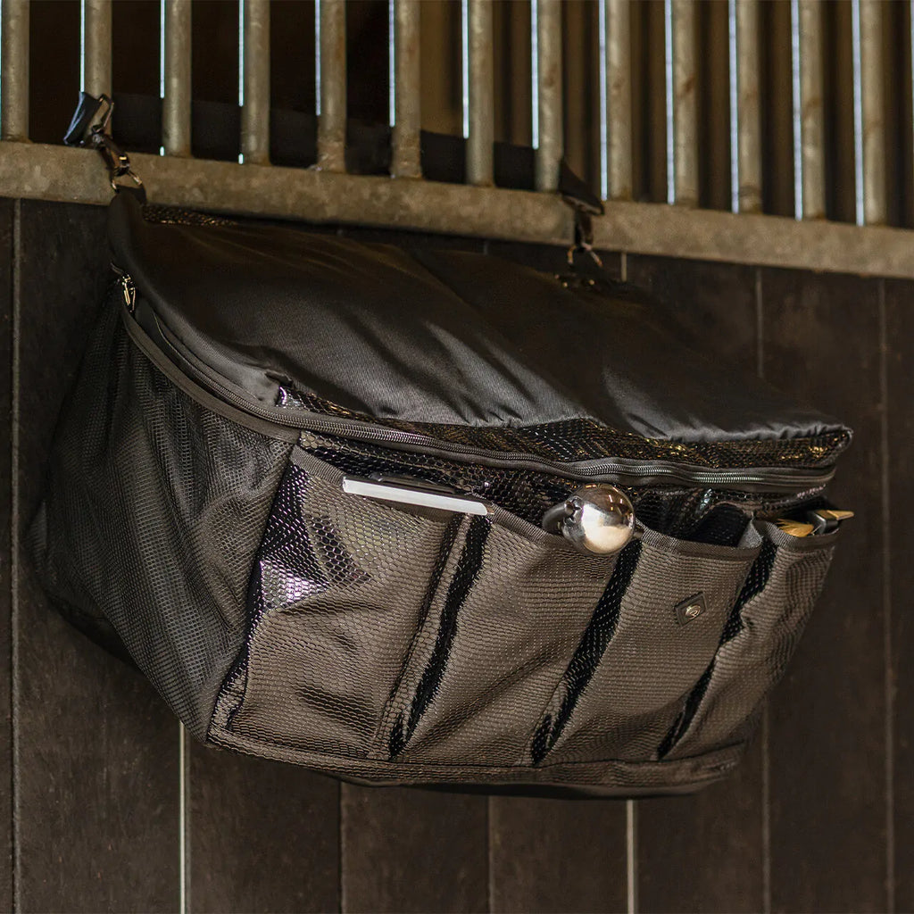Accesorio ecuestre Bolsas de cuadra Stable storage box Croco QHP