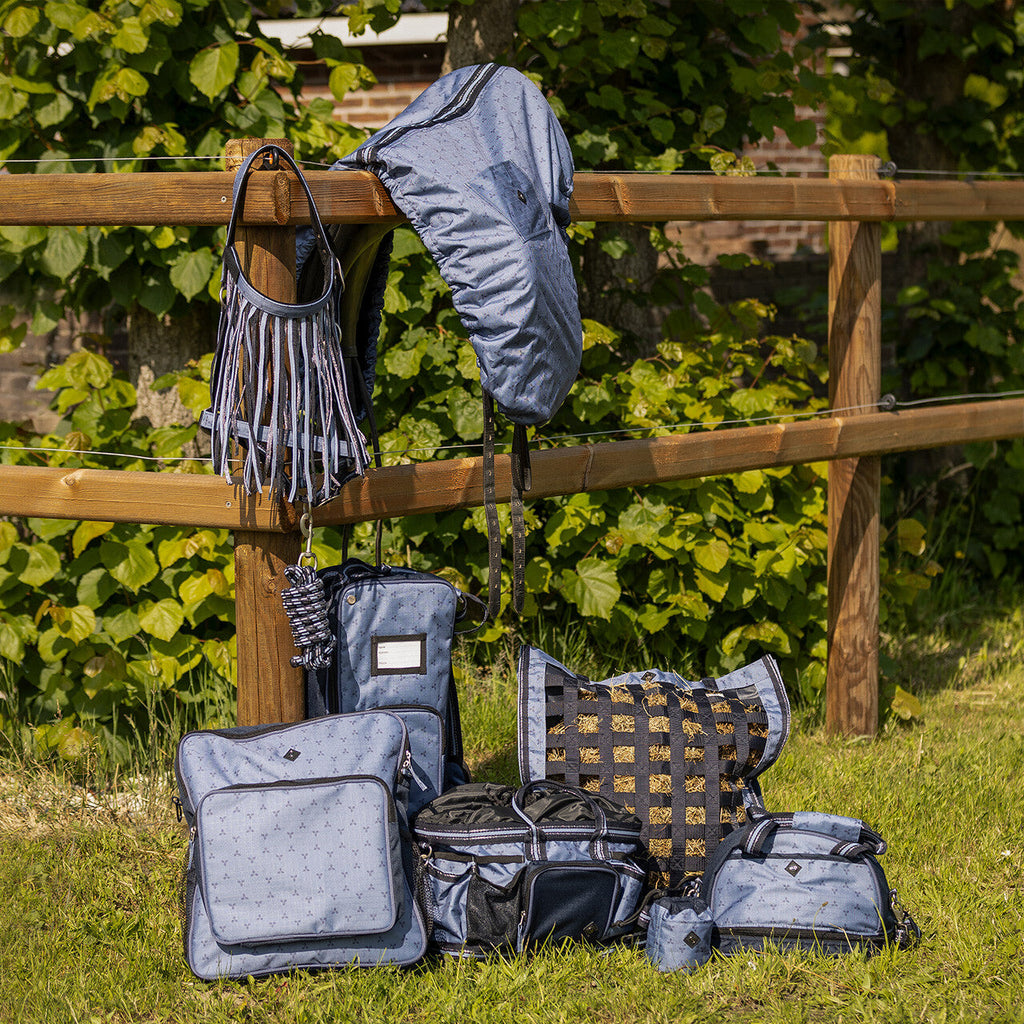 Accesorio ecuestre Redes y bolsas de heno Slowfeeder colección QHP