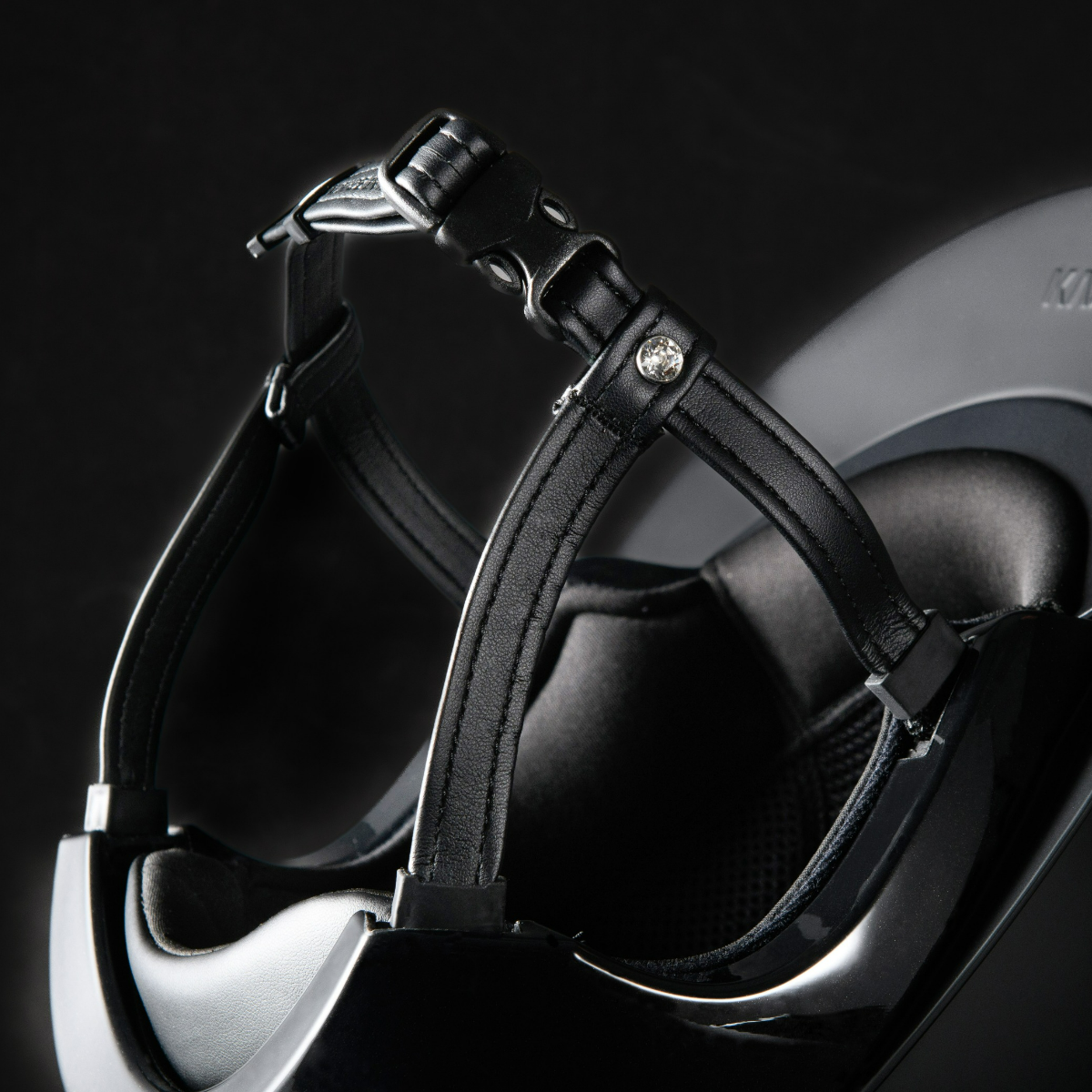 Casco Kask Kooki con Crystal Rivet
